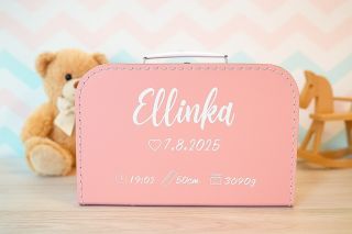 Proč jste si zamilovali naše dětské kufříky? Protože vzpomínky mizí, ale když je uchováte, zůstanou navždy. 🧡 První...